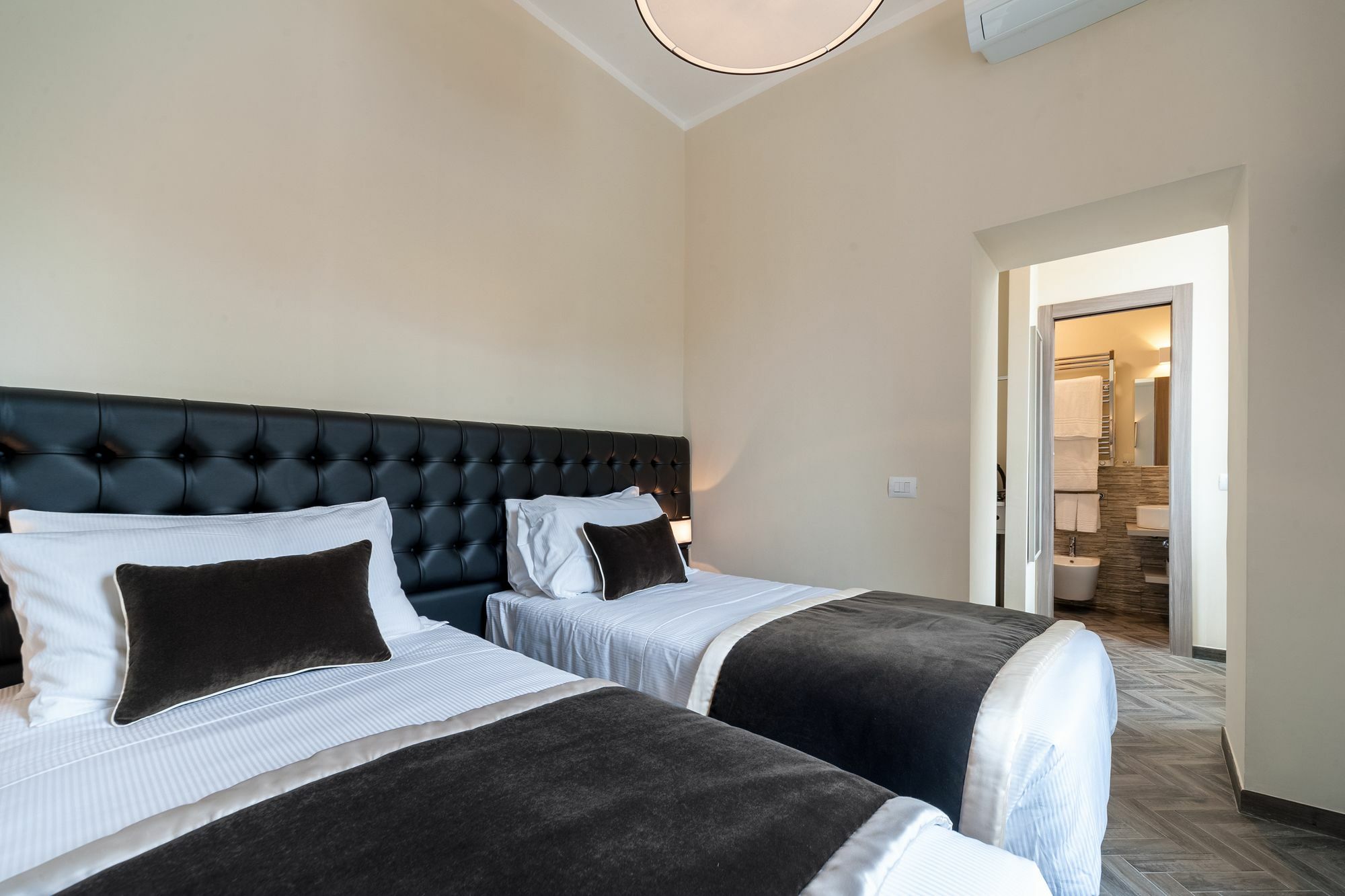 Foro Romano Luxury Suites Exterior photo